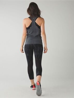 Sold /// Women’s Run: Inspire Crop II - Lux (Mesh) - Size 4
